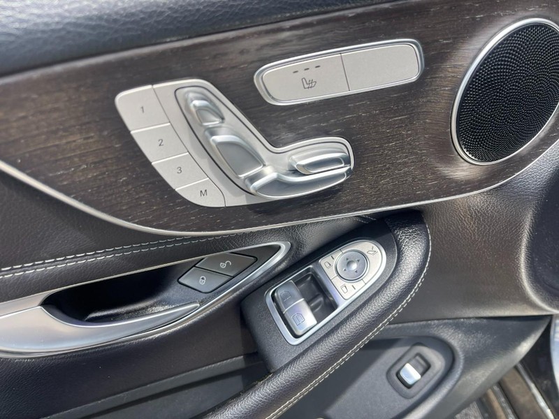 Mercedes-Benz C-Class Vehicle Image 18
