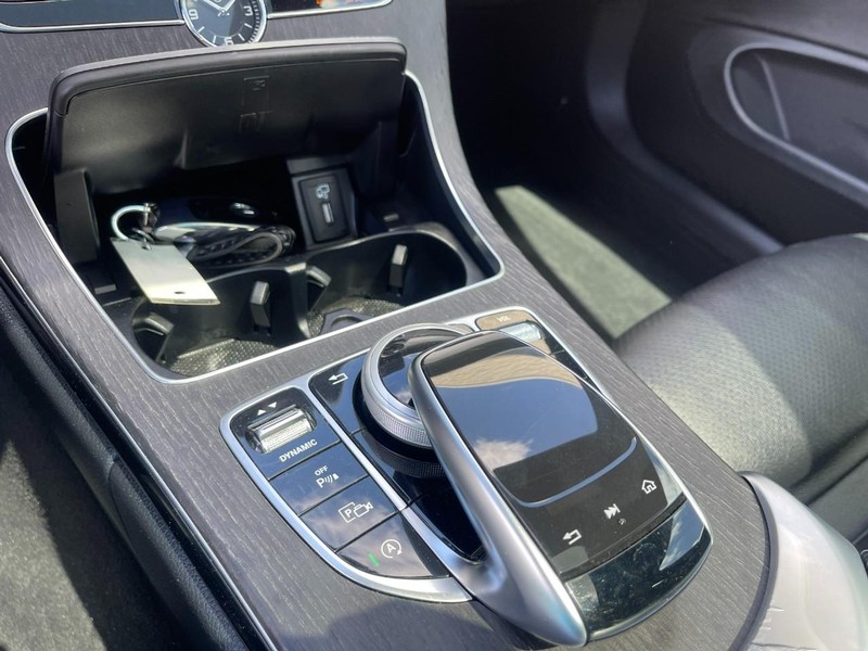 Mercedes-Benz C-Class Vehicle Image 21