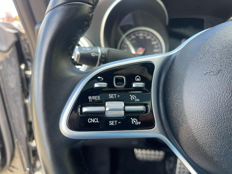 Mercedes-Benz C-Class Vehicle Image 24
