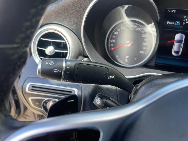 Mercedes-Benz C-Class Vehicle Image 26