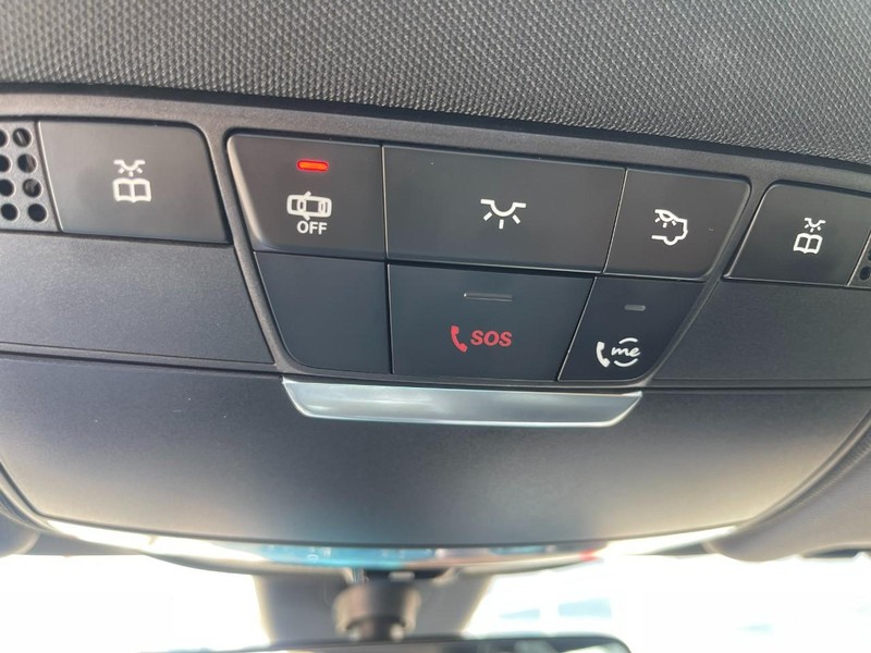 Mercedes-Benz C-Class Vehicle Image 29