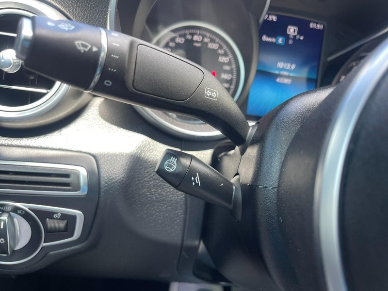 Mercedes-Benz C-Class Vehicle Image 31