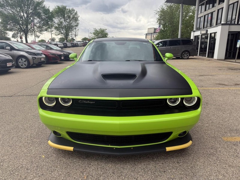 Dodge Challenger Vehicle Image 02