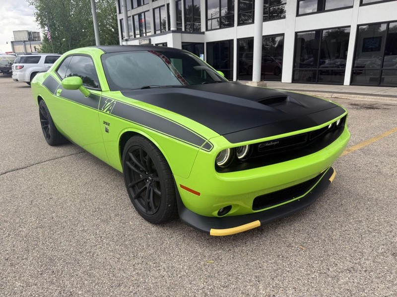 Dodge Challenger Vehicle Image 03