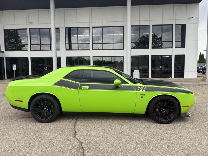 Dodge Challenger Vehicle Image 04