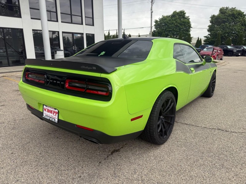 Dodge Challenger Vehicle Image 05