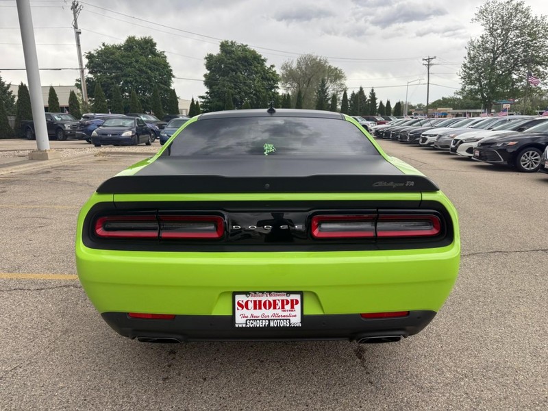Dodge Challenger Vehicle Image 06