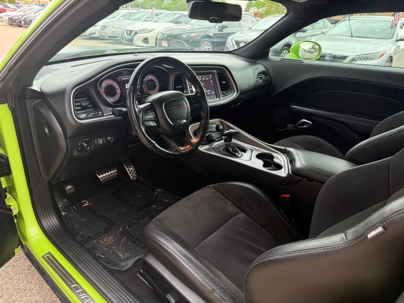 Dodge Challenger Vehicle Image 10