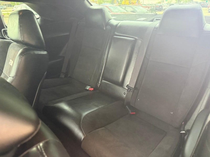 Dodge Challenger Vehicle Image 11