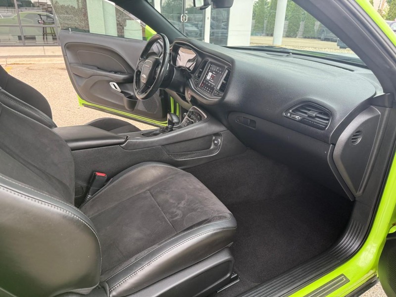 Dodge Challenger Vehicle Image 13