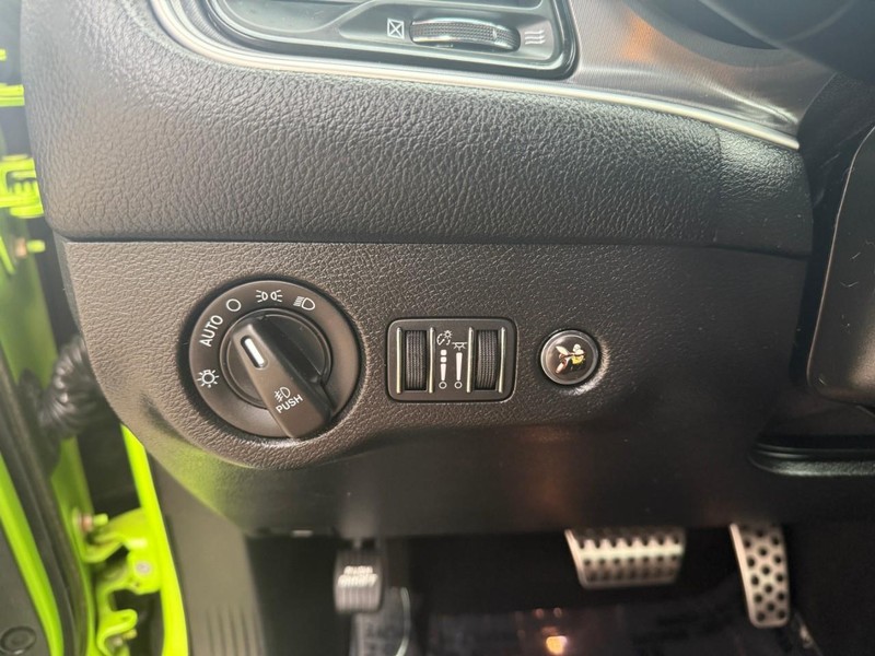 Dodge Challenger Vehicle Image 15