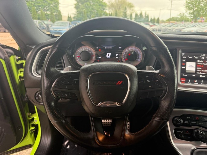 Dodge Challenger Vehicle Image 16