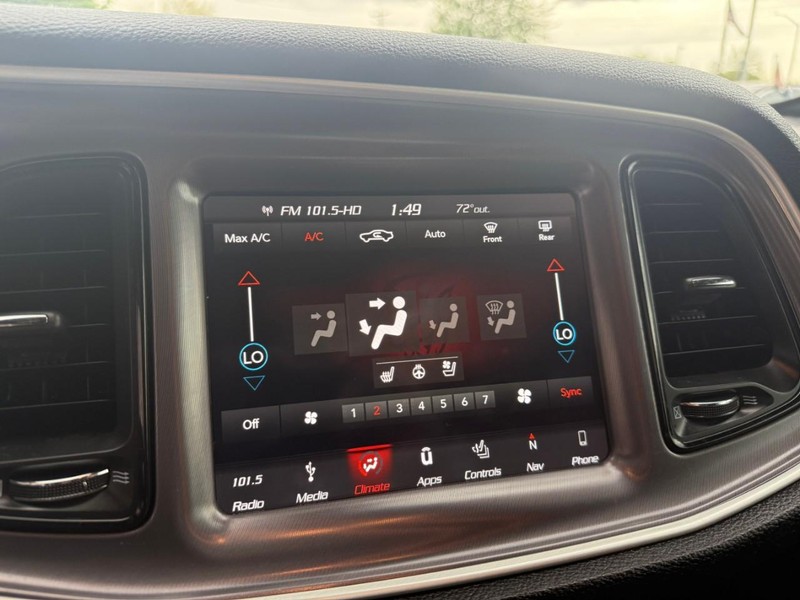 Dodge Challenger Vehicle Image 22