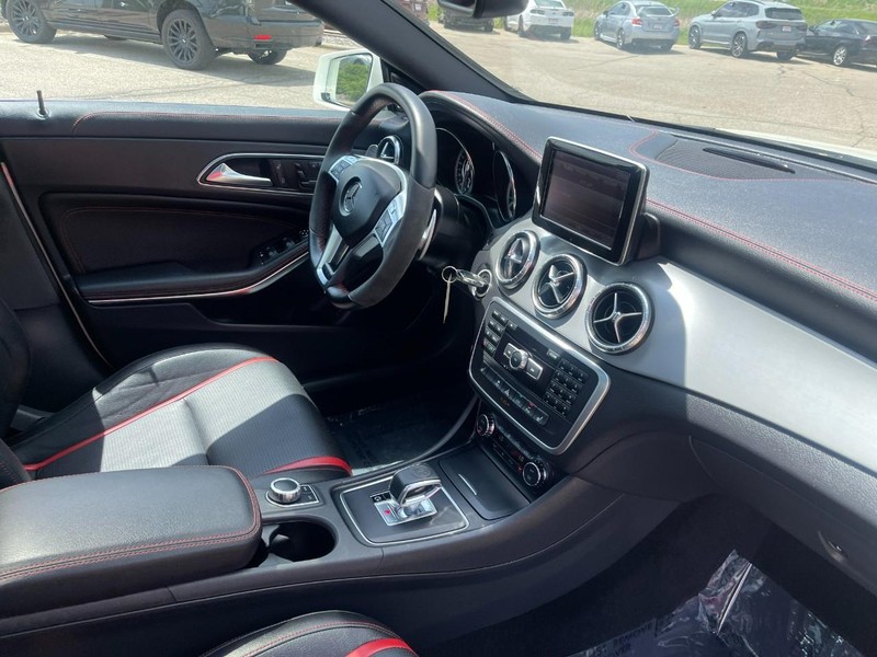 Mercedes-Benz CLA-Class Vehicle Image 09