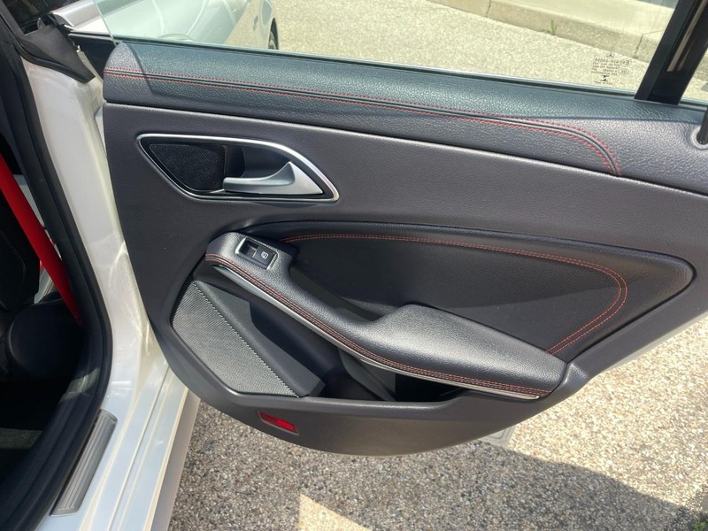 Mercedes-Benz CLA-Class Vehicle Image 18