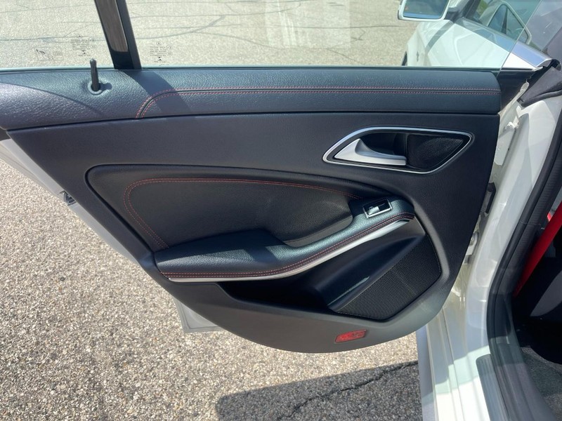 Mercedes-Benz CLA-Class Vehicle Image 21