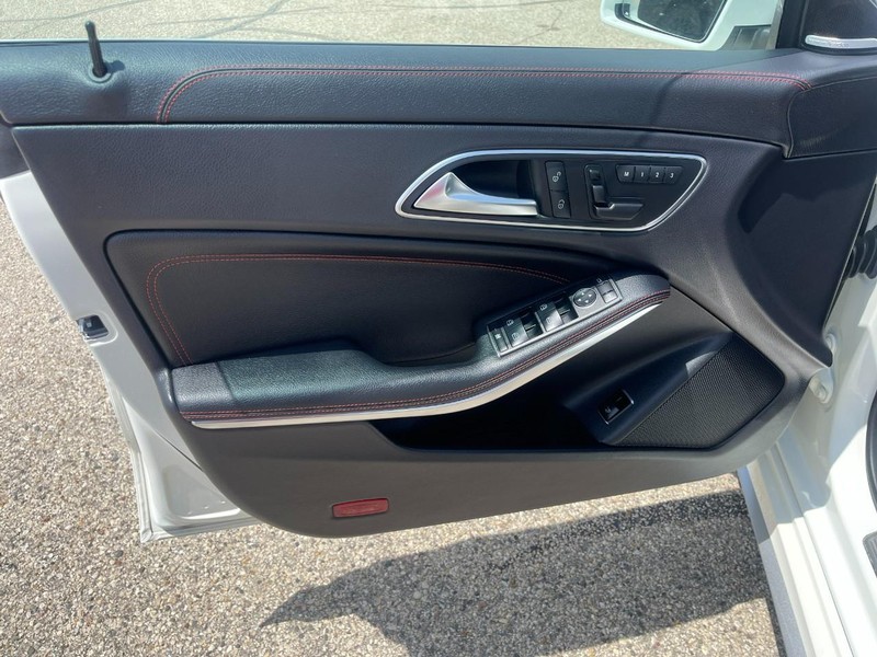 Mercedes-Benz CLA-Class Vehicle Image 24