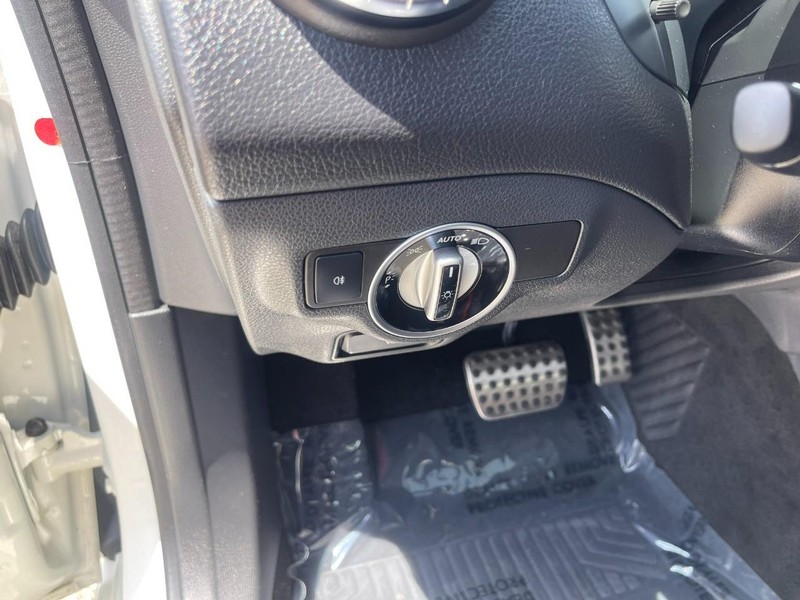 Mercedes-Benz CLA-Class Vehicle Image 27