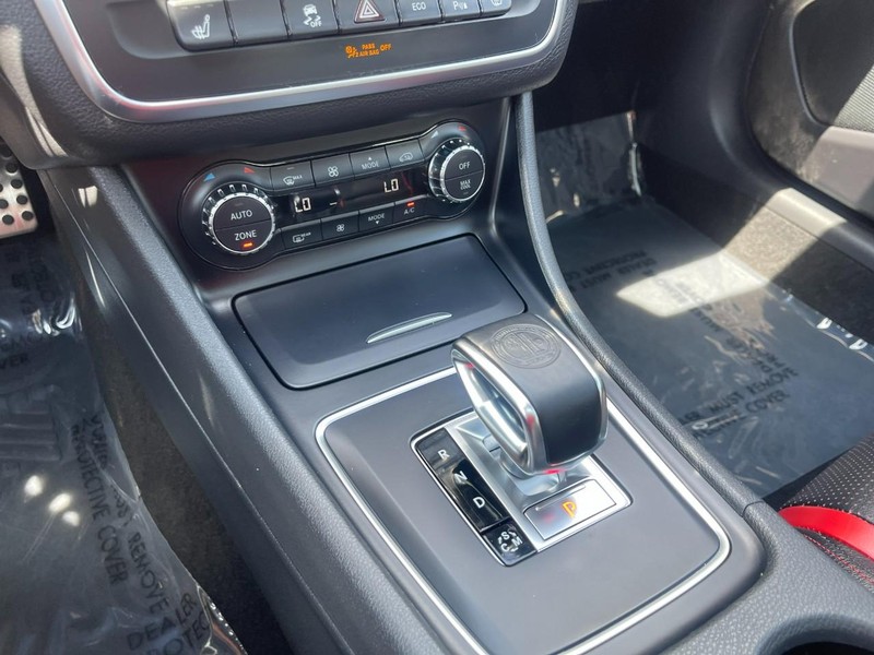 Mercedes-Benz CLA-Class Vehicle Image 29