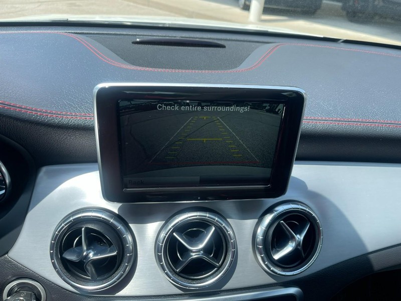 Mercedes-Benz CLA-Class Vehicle Image 31