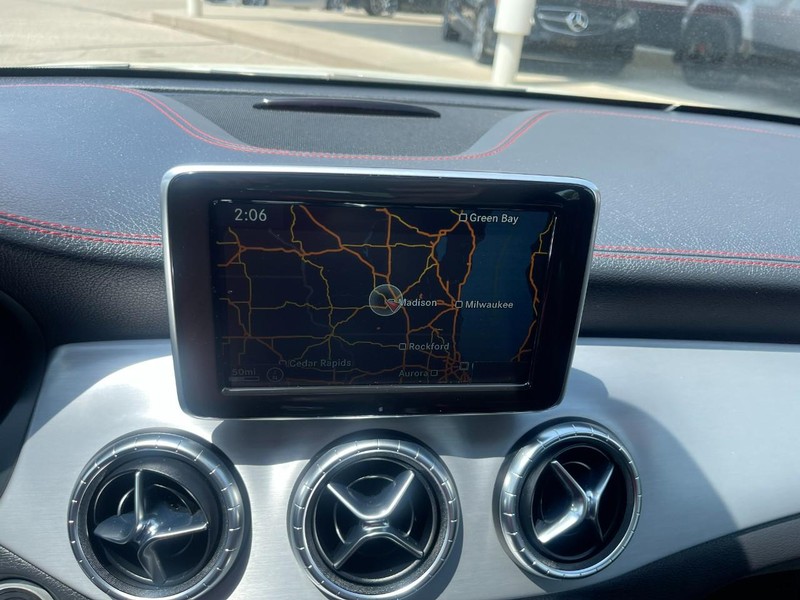 Mercedes-Benz CLA-Class Vehicle Image 32