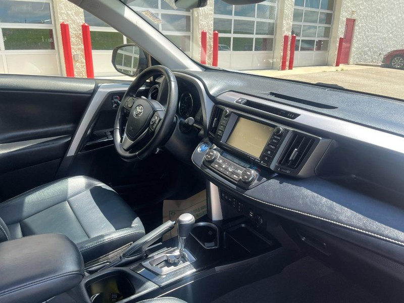 Toyota RAV4 Hybrid Vehicle Image 09