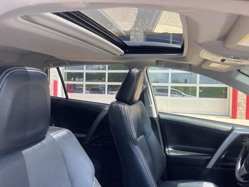 Toyota RAV4 Hybrid Vehicle Image 10