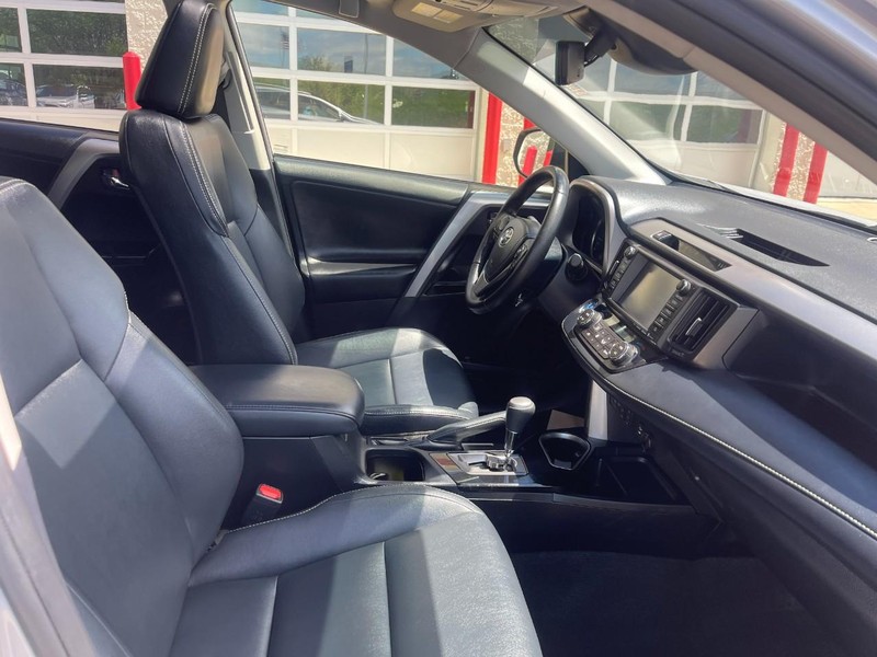Toyota RAV4 Hybrid Vehicle Image 11