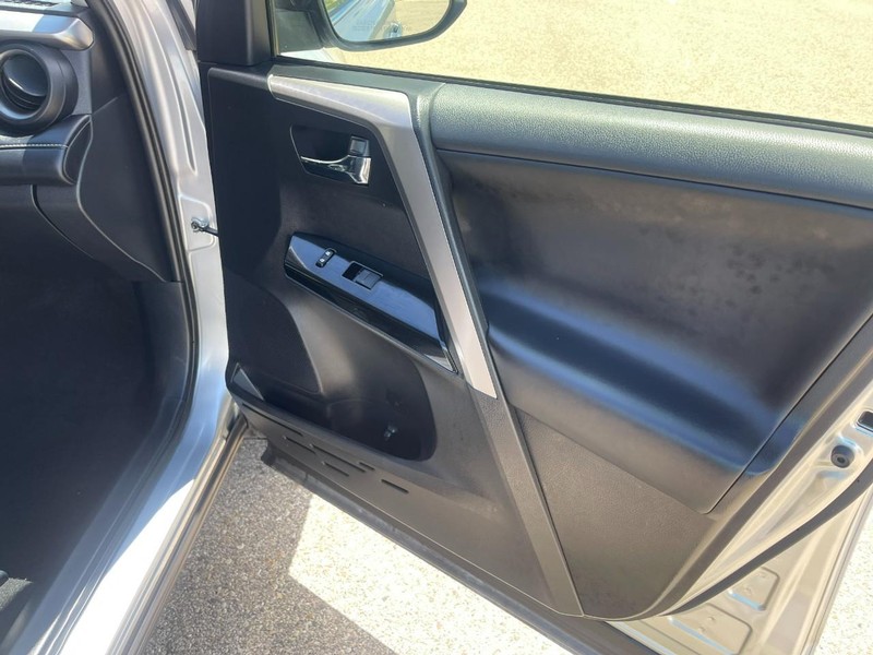Toyota RAV4 Hybrid Vehicle Image 12