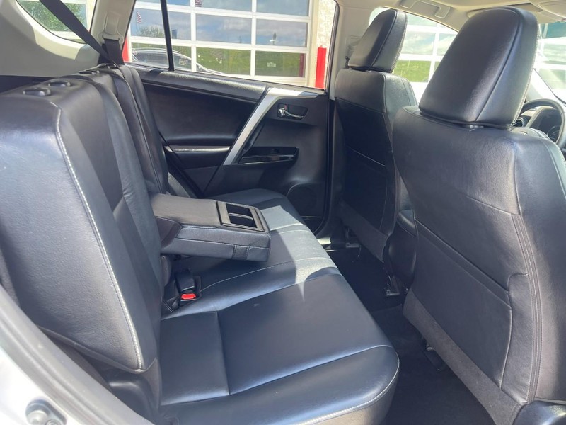 Toyota RAV4 Hybrid Vehicle Image 13