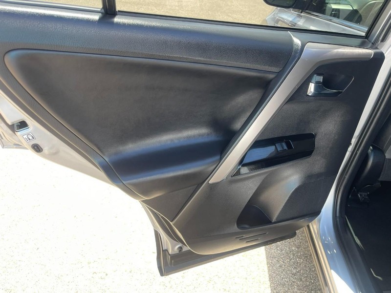Toyota RAV4 Hybrid Vehicle Image 18