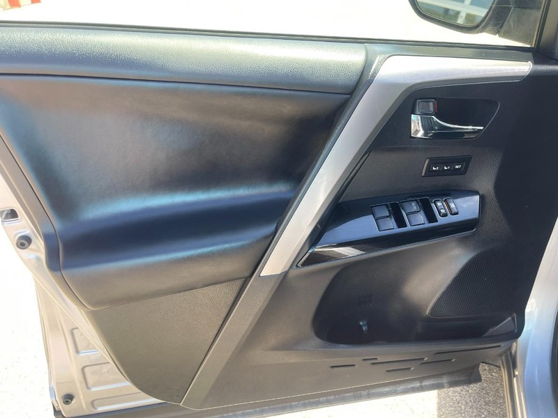 Toyota RAV4 Hybrid Vehicle Image 21