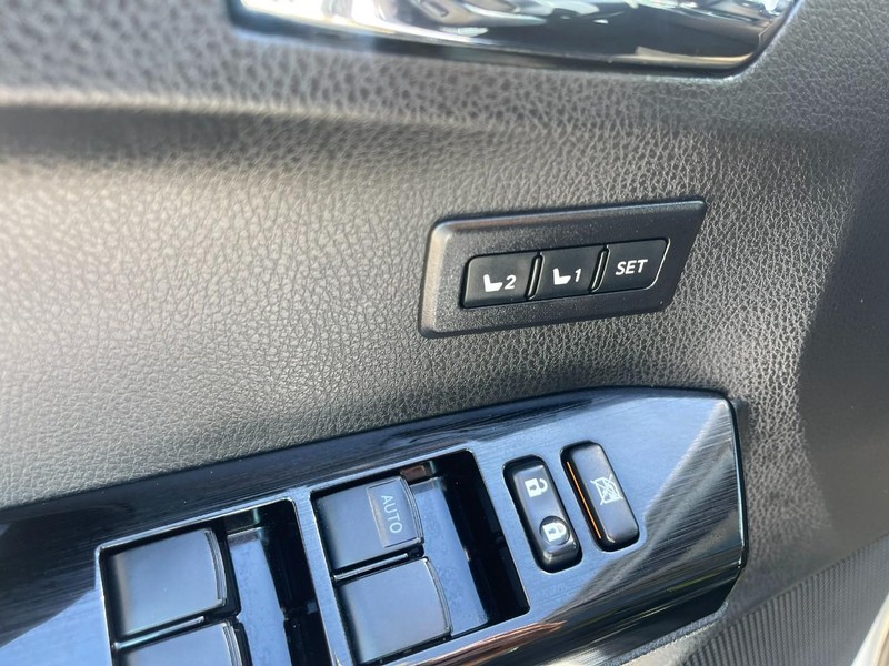 Toyota RAV4 Hybrid Vehicle Image 22
