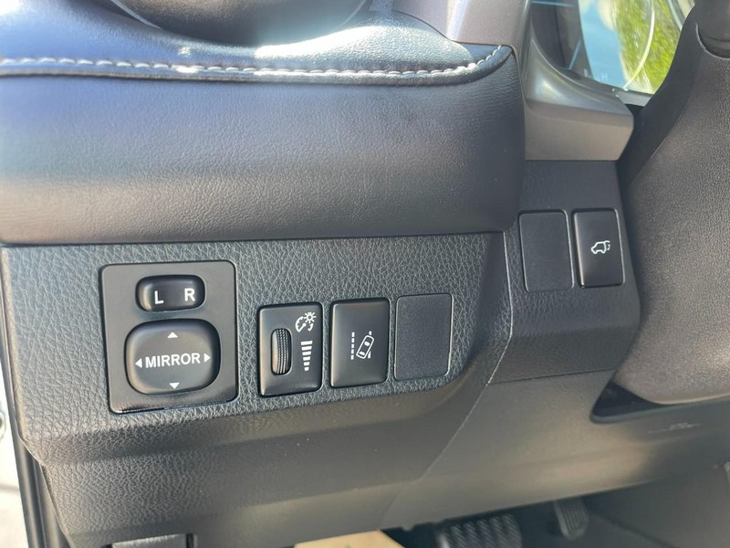 Toyota RAV4 Hybrid Vehicle Image 23