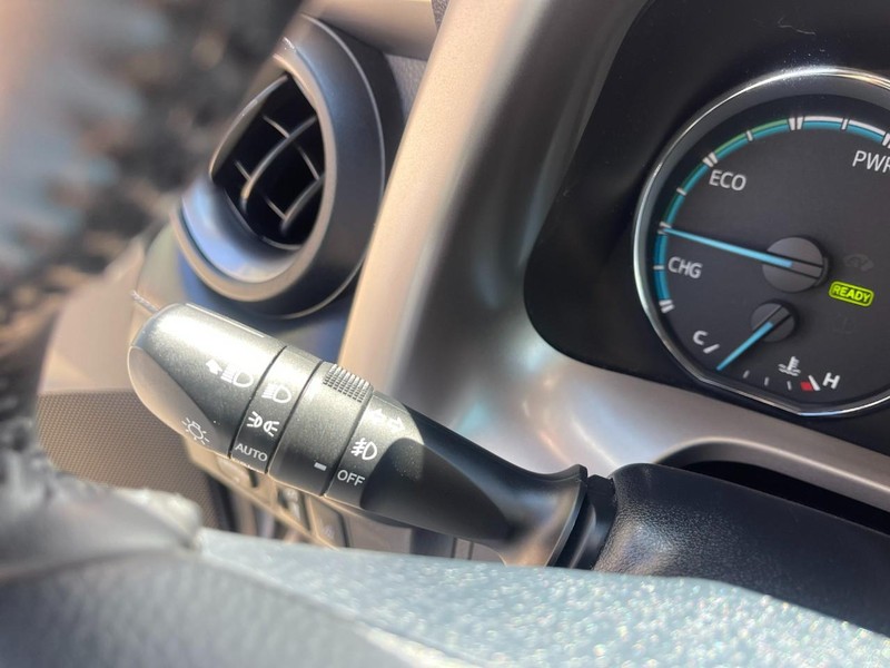 Toyota RAV4 Hybrid Vehicle Image 28