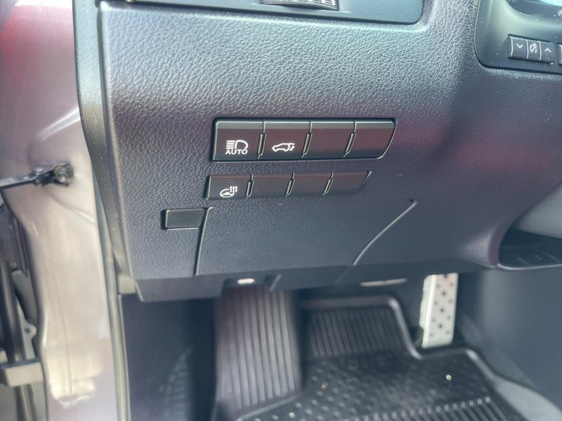 Lexus RX Vehicle Image 25