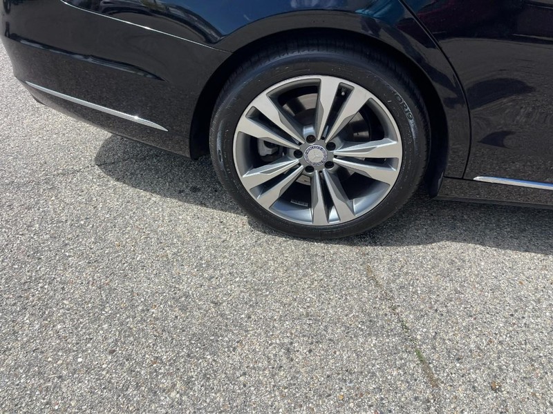 Mercedes-Benz S-Class Vehicle Image 08