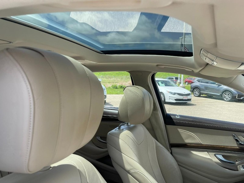 Mercedes-Benz S-Class Vehicle Image 09