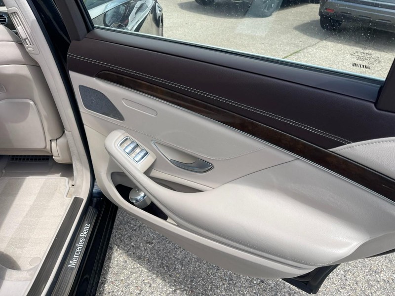 Mercedes-Benz S-Class Vehicle Image 15