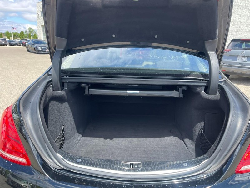 Mercedes-Benz S-Class Vehicle Image 16