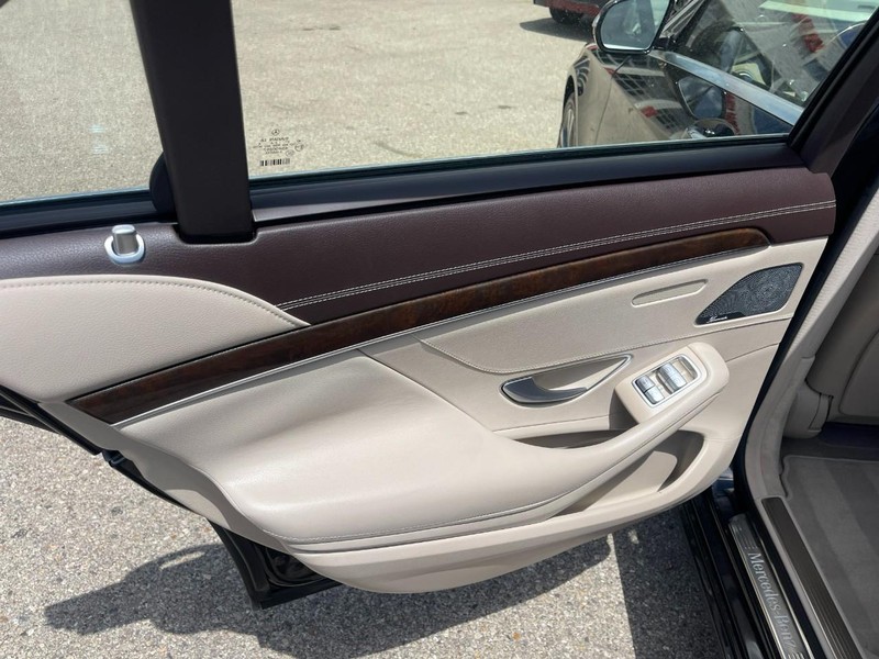 Mercedes-Benz S-Class Vehicle Image 20