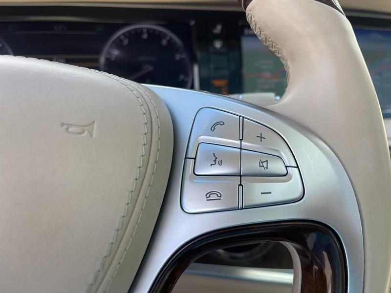 Mercedes-Benz S-Class Vehicle Image 28