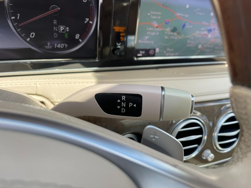 Mercedes-Benz S-Class Vehicle Image 30