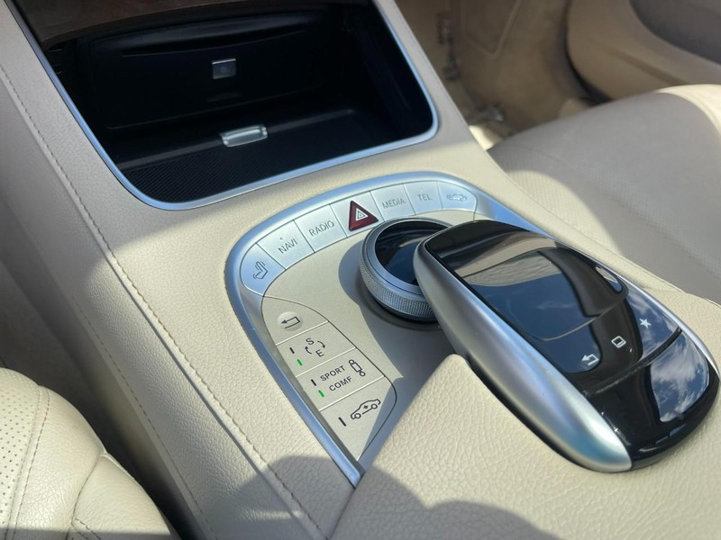 Mercedes-Benz S-Class Vehicle Image 32