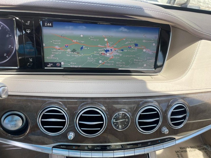Mercedes-Benz S-Class Vehicle Image 33