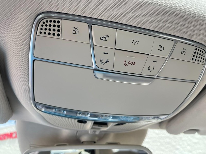 Mercedes-Benz S-Class Vehicle Image 36