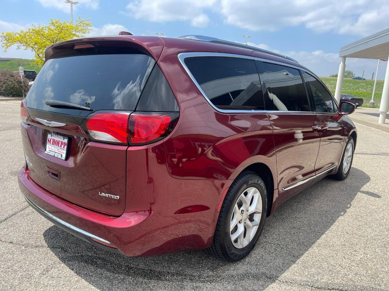 Chrysler Pacifica Vehicle Image 03