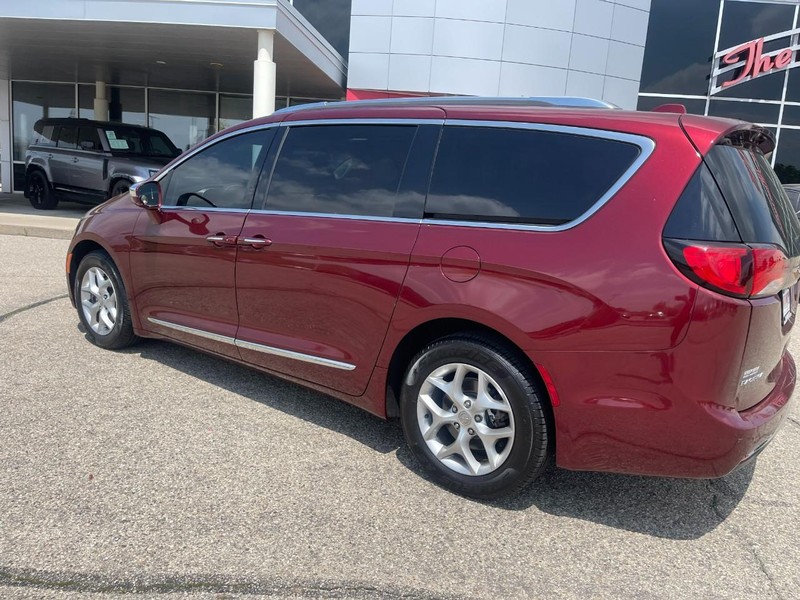 Chrysler Pacifica Vehicle Image 04