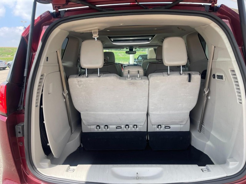 Chrysler Pacifica Vehicle Image 15