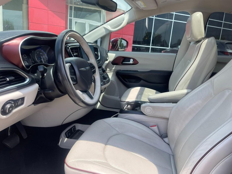 Chrysler Pacifica Vehicle Image 19
